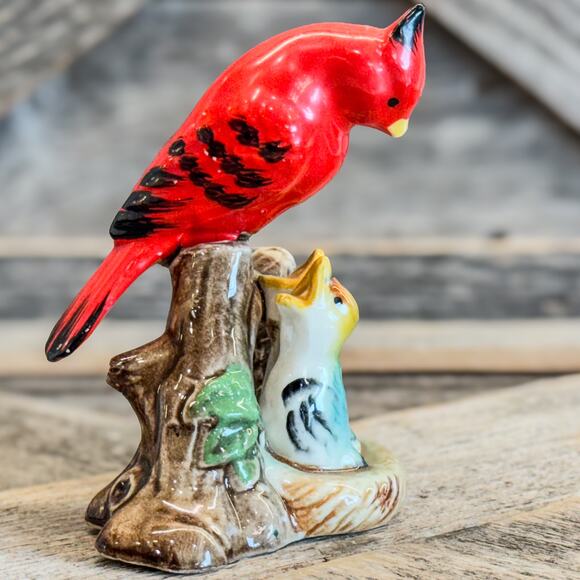 Cardinal Bird On A Branch Feeding Baby Birds, Vintage Japanese Porcelain, 4"H - Picture 2 of 9
